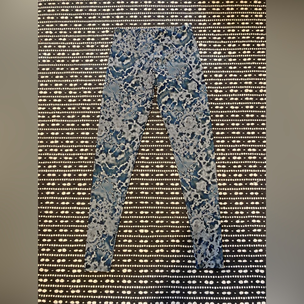 Onzie women’s small leggings